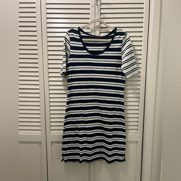 Vineyard Vines Dresses & Skirts - Vineyard Vines Stripe Navy Blue and White Dress 100% Cotton
